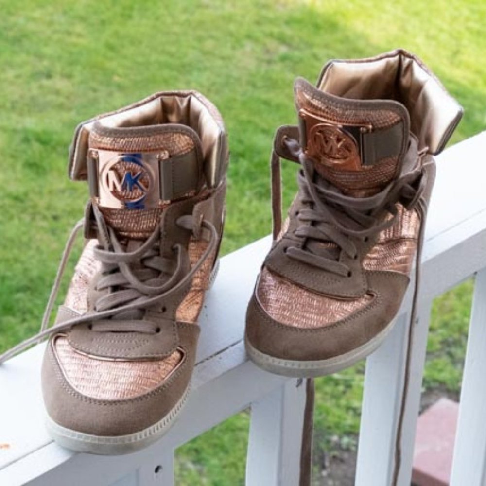 💖 Michael Kors Nikko II - Mettalic Rose Taupe Suede - see description for size! - Picture 3 of 16